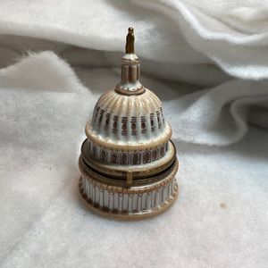 Point Main United States Capitol Bldg.  Limoges box by Rochard.
